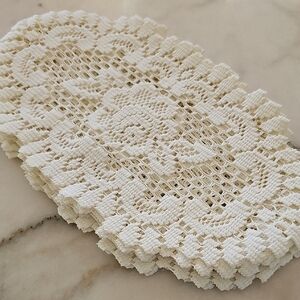 Elegant Cream Collectable Vintage Floral Lace Table Placemat Doilies - 7 Piece